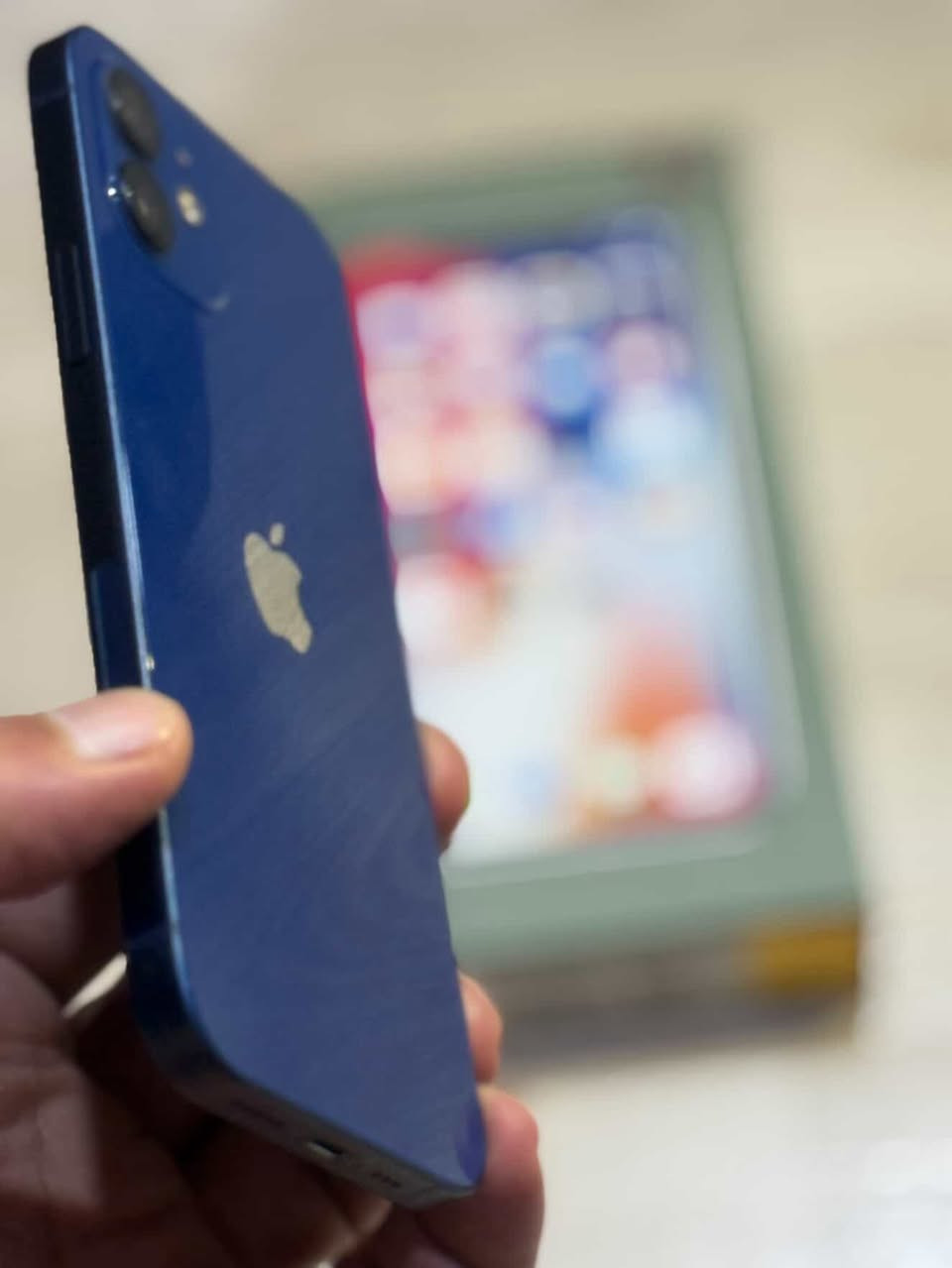 السلام عليكم ايفون 12العادي للبيع ذاكره 128 نموذج M الون ازرق البطاريه 79 جهاز وتر بروف مامفتوح منه برغي مكفول وكلشي شغال ملحقاته شاحنه وكارتونه + كفرات السعر 350 متواجد ع هاذ الرقم ***********
