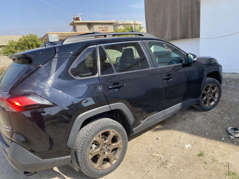 السلام عليكم
تويوتا راف فور  فول مواصفات ما عدا الفتحه 
الحادث  جاملغ بارد وقبق جنطه نفس الون
 السعر 220
مكان السياره / سامراء
للاستفسار ***********
"
