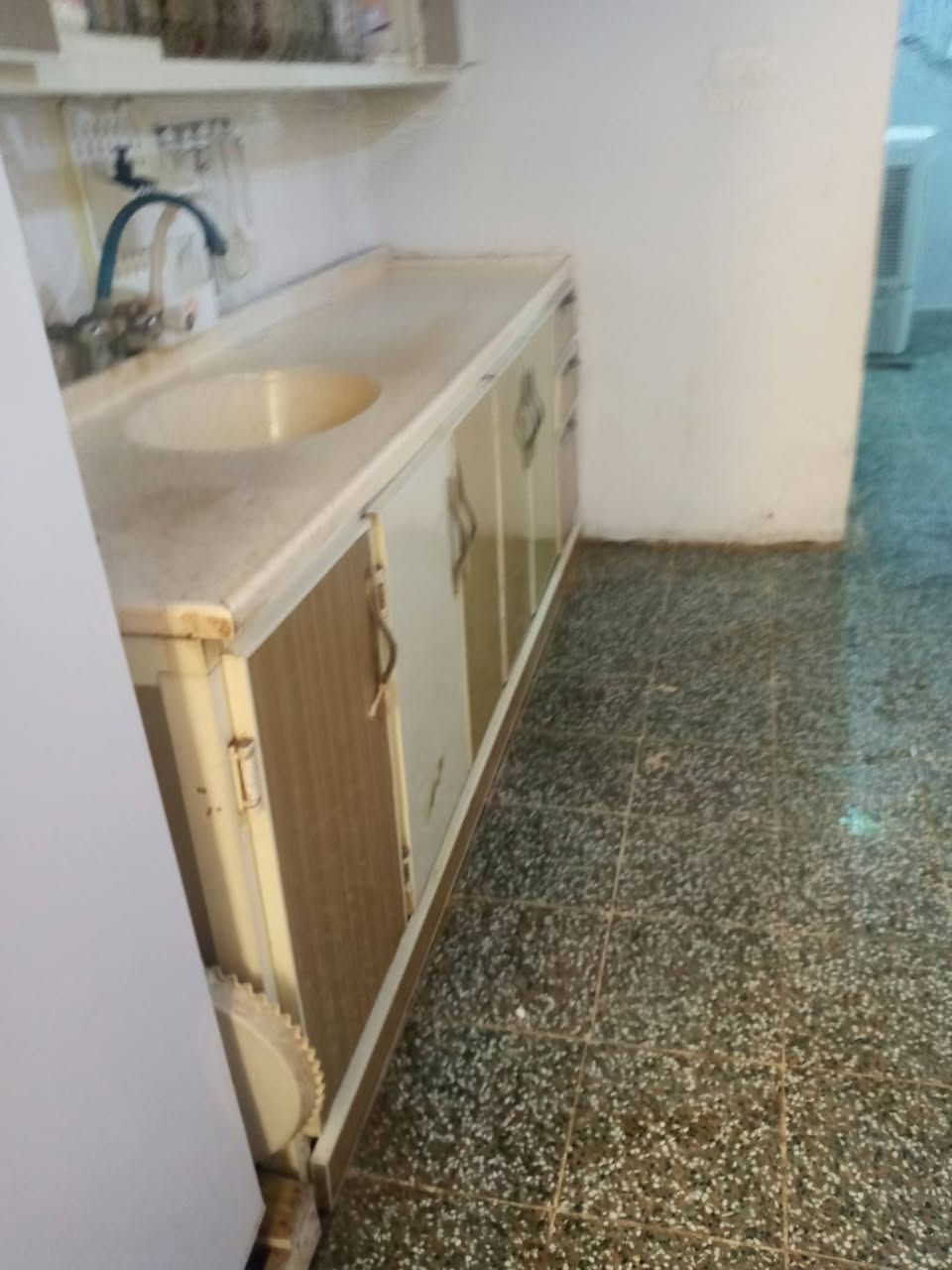 سلام عليكم بيت رهينه لسعر 4ملابين شارع لفلل غرفة وصالة ومطبخ واستقبال وحمام دخلي وخرجي نضيف مستعجل عليه لرهني عندي ضرف  ***********
