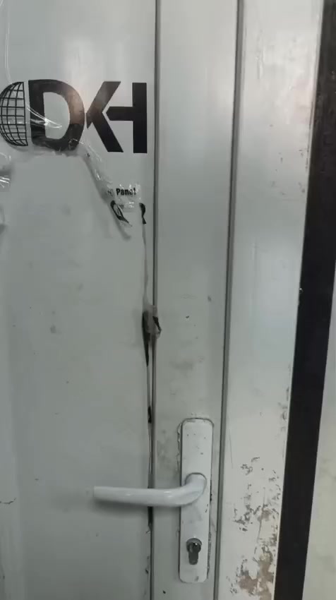 السلام عليكم أسواق وطابق الثاني نظام شقه غير مبني مساحه ١٠٠متر بغداد الثعالبه بل٧٠٠٠شارع نافذ مثل ما موضح بلتصوير السعر ١٠٥استفسار ***********
