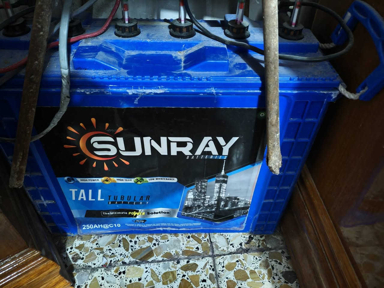 السلام عليكم عاكسه 4 .امبيرمع باتري 250واط اسعمال ثلاث اشهر شغاله على الشرط والعاكسه  نوعها هندي الوجبه الاولى السعر 300 الف وبيها مجال=واي استفسار على الرقم 
***********
