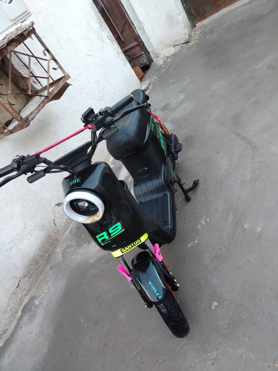 دراجه ار 9 دراجه ماسه لشهر من ماخذها دراجه جديده كهربائياته كلها شغاله ما عنده بس  كهربائياته كلها شغاله ما عنده بس الاشاره واقفه دراجه نظيفه ما بيها شيء بطاريات 32 امبير السعر 400 وبيها مجال قليل عنوان البصره الزبير المحكمه الجديده ومستعجل ***********
