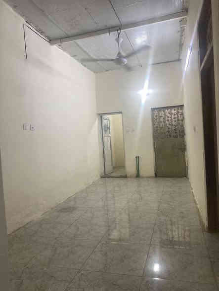 السلام عليكم 

بيت للبيع مساحه 130 متر 
يحتوي على مطبخ واستقبال غرفه نوم حمام 
البيت جاهز من كلشي سقف سندويش 
خدمات كامله مي مجاري كهرباء تبليط 
المكان جسر ديالى جامع طه قرب ملعب العيساوي 

الاستفسار الأتصال ***********
