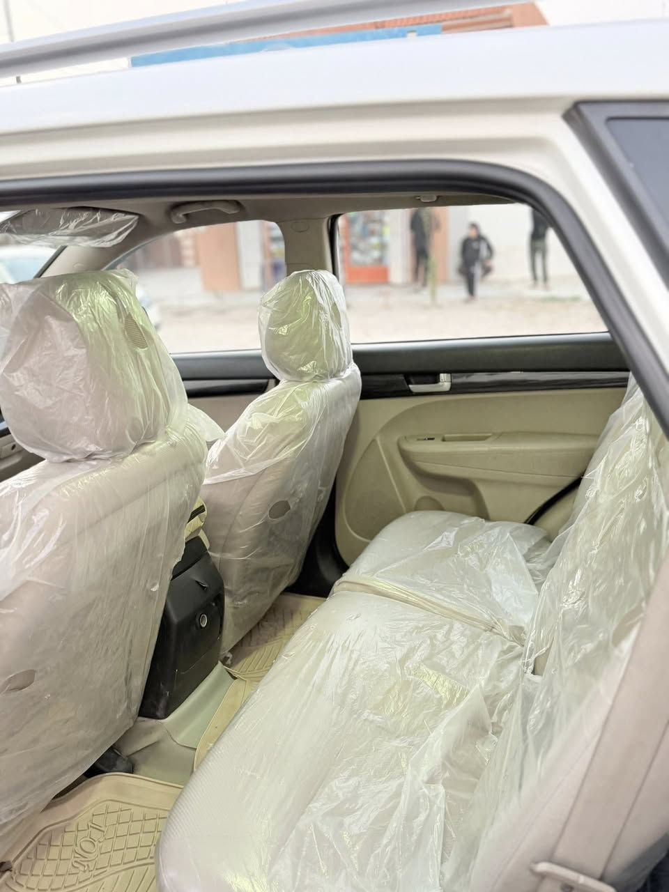 سياره سورينتو موديل ٢٠١٣ للبيع بسعر ١٦٥ ورقه بشرط  نظافه السياره  وسونار!!!! استفسار اكثر اتصال على رقم ***********
