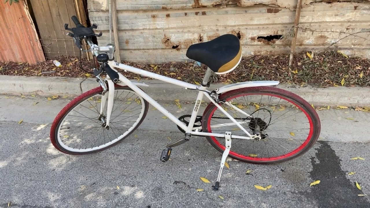 بايسكل c700 ياباني ماركة CI اسم بایسکل SPEED🤍.
28 حجم🔥. 
عکرب 6 نمر شیمانو🤍. 
بريكات ماركة شيمانو شغالات ثنينهن🔥🤍. کشن طبي🤍. 
استاند🔥. 
دراجه خفيفه وسريعة🤍. 
نضيفة وراقية🔥. 
سعره 60🤍. 
تواصل خاص او على رقم واتساب🤍. 
***********🔥. 
مكاني بغداد الكاظمية🤍.
