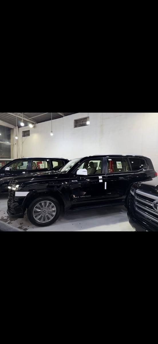 للبيع لاندكروز 2️⃣0️⃣2️⃣5️⃣ بلاك دشن لمتدد ساس اصليه بعدها داخل الضمان ، S ،. رقم بغداد ماشيه 22 السعر 760$وبيها مجال قليل مكان السياره بغداد البياع 
***********حيدر الركابي
