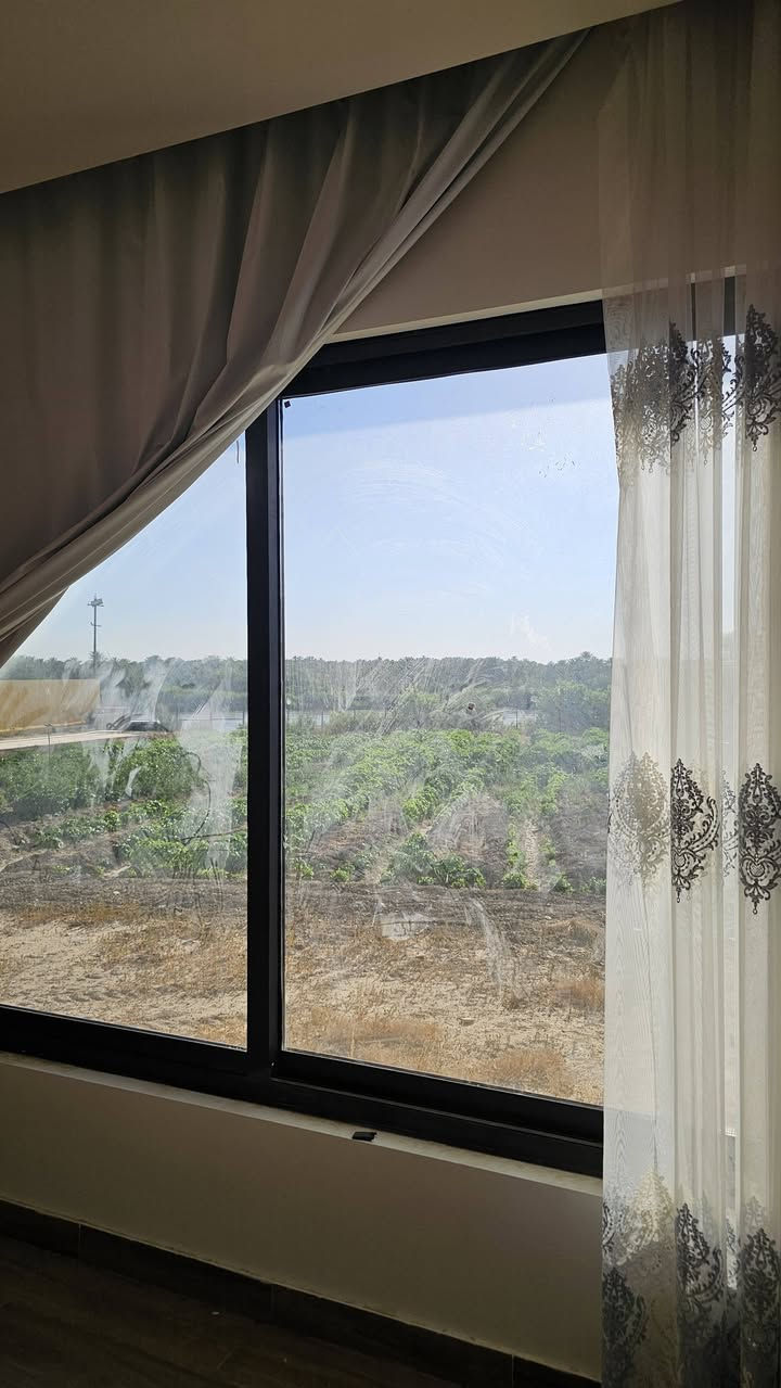 السلام عليكم 🏝للبيع دونمين ملك صرف زراعي من مجموع عشر دوانم  توجد خارطه تثبيت حدود في بغدادالراشديه  الواجهه 34م والنزال 147م في منتصف الدونمين فله تحتوي على 8غرف نوم سويت مطبخ كبير صغير مخزن ملجأ غرفه تحت الارض باربكيو  ثلاث صالات مصمم باجمل الخرائط محاطه بادق التفاصيل موقع مميز يمتاز باطلاله شاسعه على نهر دجله بالاضافه الى جمالية نهر دجله في هذه المنطقه للاستفسار الاتصال على الارقام الاتيه الليث الحياني للعقار ***********.                                         ***********#الليث_الحياني
