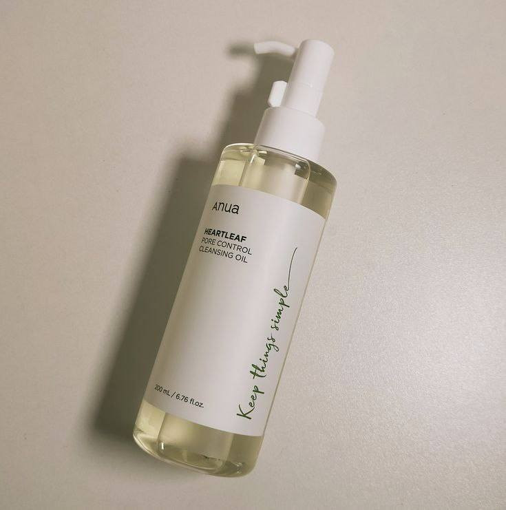 غسول Anua Heartleaf الزيتي 🇰🇷🧴بالهارت ليف ينظف المسام ويققلل الدهون
يزيل الشوائب والمكياج بفعالية ويترك البشرة منتعشة ومرطبة. 
المكونات الرئيسية : يحتوي على مستخلص أوراق القلب (Heartleaf) الذي يساعد على تهدئة البشرة ومنع التهيج. 
مناسب لـ :جميع أنواع البشرة، بما في ذلك البشرة المعرضة لحب الشباب. 
الاستخدام : يستخدم على بشـرة جافـة 
سعـر الـقُطعة/ 18
سعـر القُطعتين / 29
التـوصيل بغداد 4 ومحافظات 6
﹏﹏﹏﹏﹏﹏﹏. 🩷⋆˚🧁✧˚.🎀 
أذا منتـج ثاني وياة سعرة عابر 10يصير خصم :-
سعـر الـقُطعة / 12
سعـر القُطعتين / 23


**إذا كنت صاحب هذا الإعلان وتريد حذفه لأي سبب، رجاءا أرسل رسالة إلى الدعم الفني**