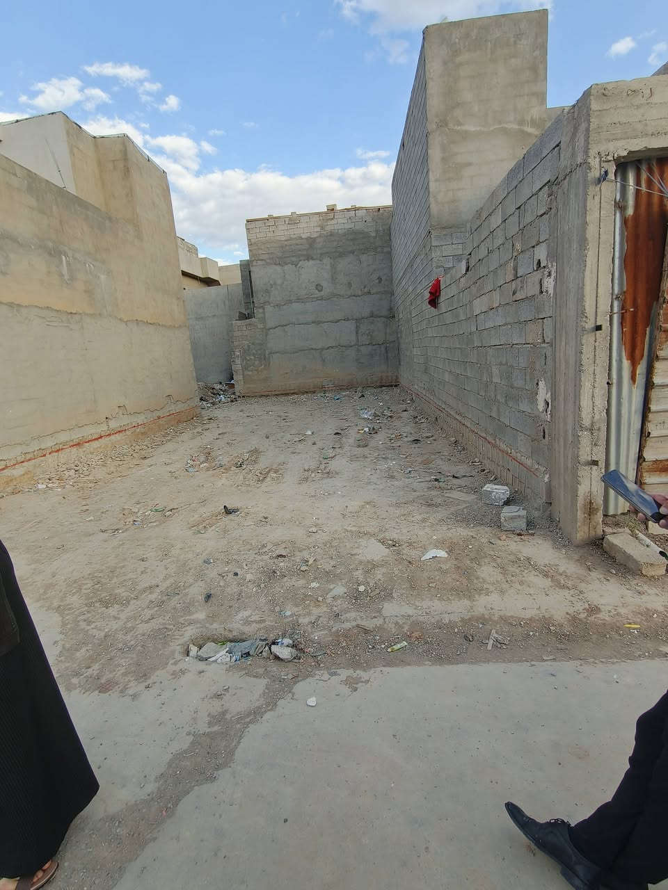 قطعة أرض للبيع المساحة ١٠٠ متر الواجهة ٧ متر العنوان كركوك حي النصر منطقع١٠٦ مقابل مستشفى النصر للاستفسار الاتصال على الارقام التالية ***********او ***********او مراجعة مكتب الصالح للعقار الواقع حي النصر الشارع الوسط قرب ساحة الغاز نستقبل كافه العروض
