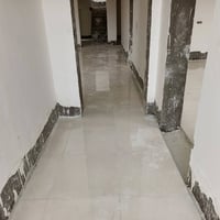 تشطيب جدران وأرضي • يومي/بالمتر • شغل درجة أولى