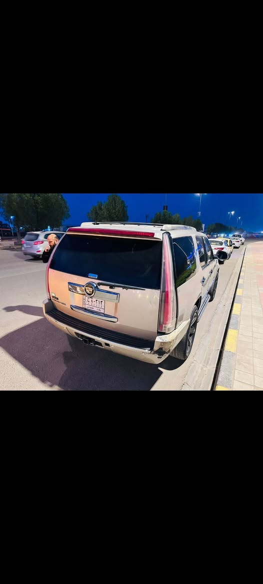 السلام عليكم كاديلاك سكاليت فول فول مواصفات اعله شي معروفه مواصفاته السياره جاهزه موديل 2013 السعر 140  لان مستعجل اوبلعافيه علياخده للاستفسار ***********
