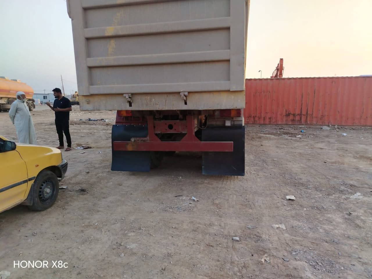 للبيع سياره جاهزه مكينه 10تخم تاير كير160رقم نكليزي سنويه 29السعر 265وبيها مجال الاتصال *********** او***********
