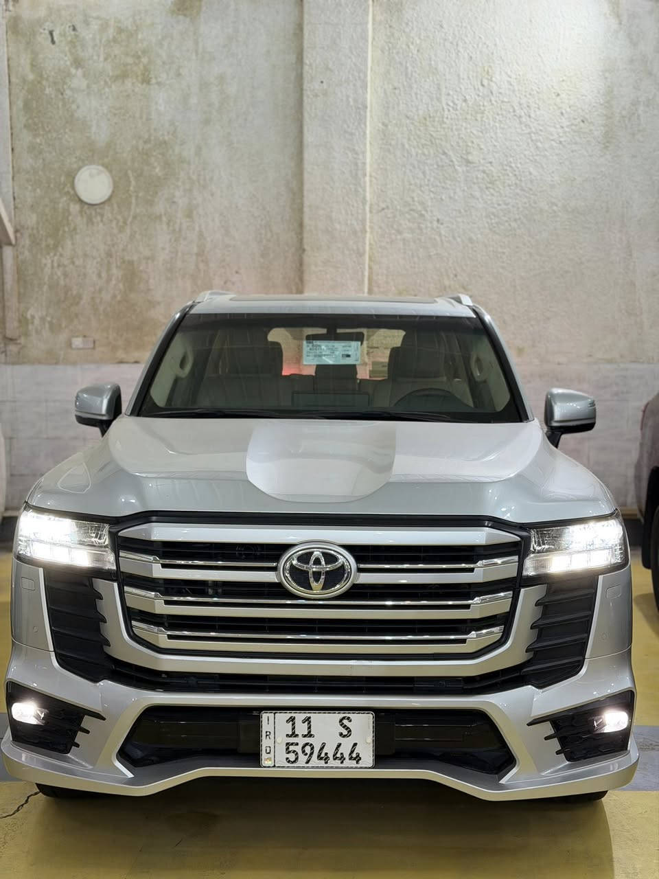 كل عام وانتم بالف خير عيد مبارك 🩶
يعلن معرض بيت شريجي👑 عن وصول تويوتا لاندكروز limited ساز اصلي 2022  ضمان وباركود ⚓️ لون سلفري 🔥🩶 لسياره مرقم بغداد فول شاشات وتطبيق  لمتد مكفوله عدا جاملغ وبنيد صبغ والسونار موجود البقيه مكفوله من كلشي وصوره الطخه موجوده عندي
العنوان كوت حي الحكيم 🧿
#تويوتا_ لاندكروز_2022 gxr limited✈️
اللون: سلفر 
المواصفات:  رقم بغداد باسمي شبه مميز فول مواصفات ١/١

سلايد(فتحة قمارة)
كراسي جلد اصلي(بيجي)
كراسي اثنين كهرباء
تبريد خلفي شاشة
شحن الهاتف لاسلكياً
ثلاجه
كروس سرعة 
خمس بصمات
فول تحكم استيرن(جهتين امامي+جهتين خلفي)
شاشة عرض الاعطال
صندوك كهرباء(شفط)
فتح صندوك تلقائيا  
دبل كير(عادي+اوتوماتيك)
ناقل حركة ٨ نمر
دبل حساس(امامي+خلفي)
نظام تحكم بمستوى الضوء الداخلي
مانع تزحلق
نظام فتح الابواب لاسلكياً
فور ويل
شاشة امامية كبيرة اصلية
شاشات خلفيه تطبيق 
كامرة خلفية اصلية
تشغيل عن بعد
دوسات كتابة landcruiser
اشارة بالمري
مري كهرباء(شفط)
لايت عدسة زنون(عالي+ناصي)
لد امامي
#ويل_20_الجديد_كليا
#سستم_صوت
مدخل
CARPLAY
‏BLUETOOTH 
‏AUX
‏I POD
‏USB
‏CD
للاستفسار الاتصال بِنَا على الأرقام التاليه

  حسنين ‭0771 508 5598‬ واتساب او اتصال
