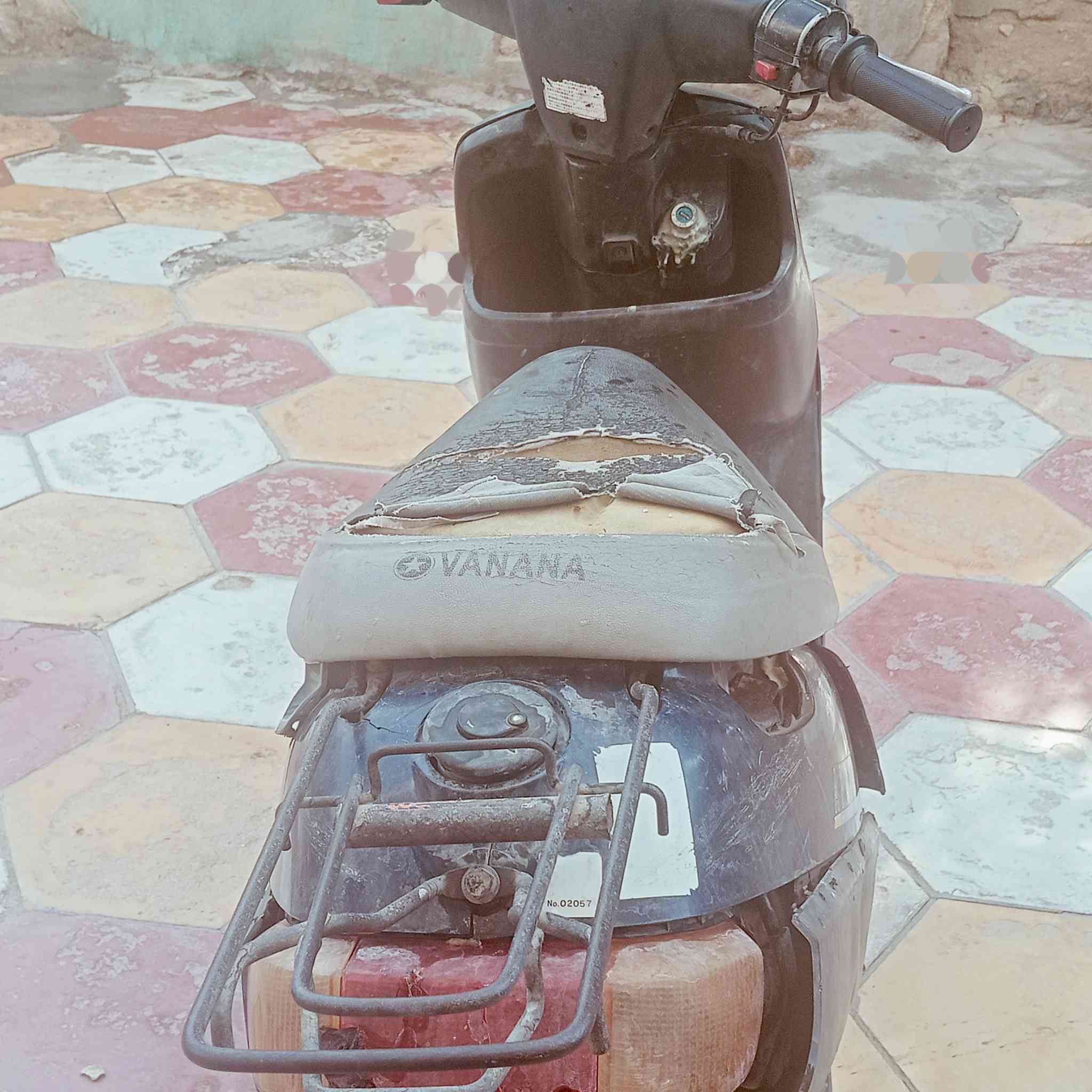 دراجه بتره للبيع
بس هندرها خربان مكينه شغاله مابيها شي 
سعر 100 وبيها مجال 
شراي هذا رقم 
‏‪0788 552 5706‬‏
