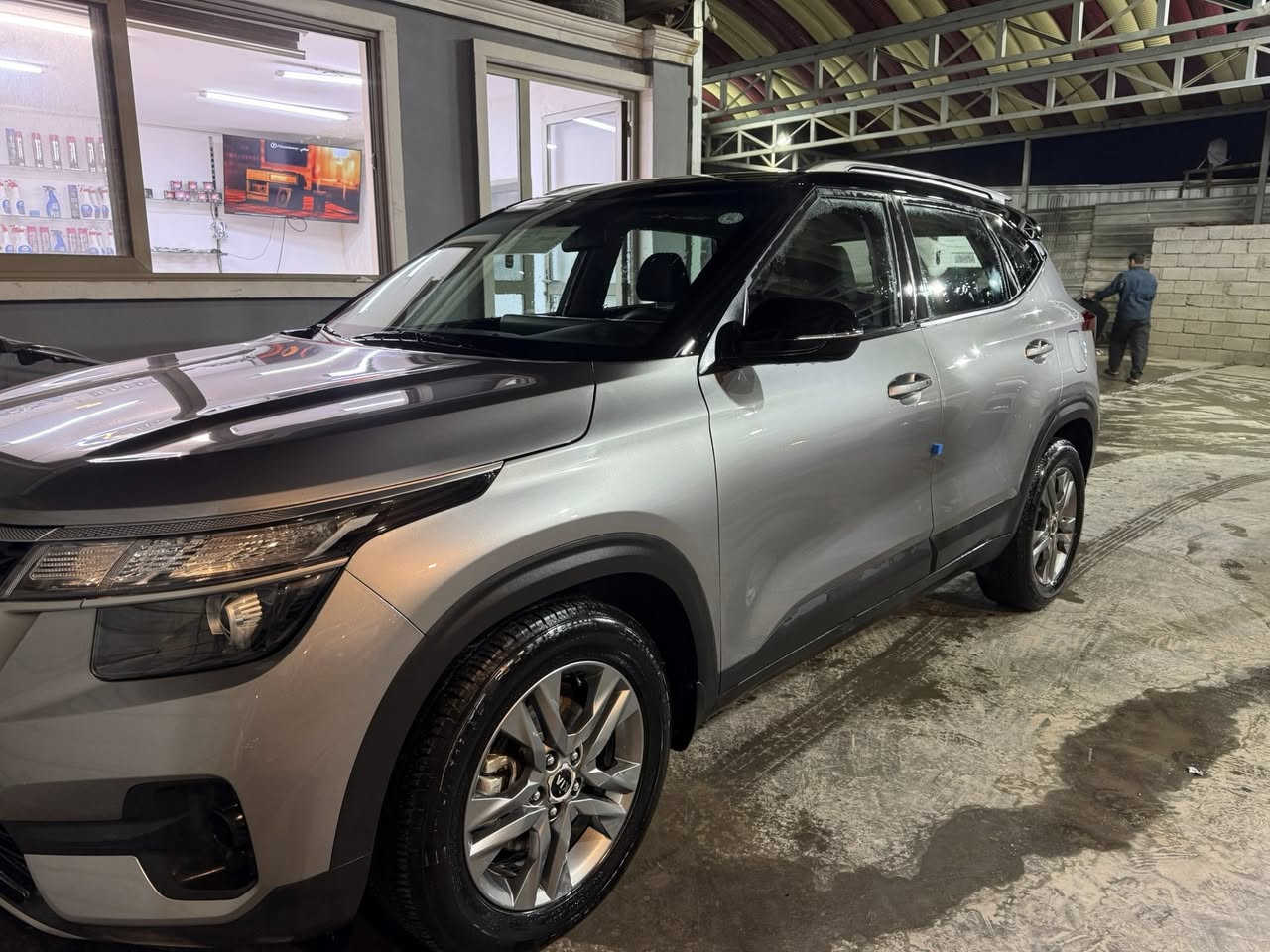 السلام عليكم للبيع كيا سيلتوس خليجي موديل 2021 محرك 1600 دوش تو كلر  مكفولة من البارد والصبغ تحكمات شاشة كامرة حساسات مود درايف تبريد قطعتين شاشة كار بلي تشغيل عن بعد السيارة رقم اربيل تحويل وكالة بشرط هزة جديدة مكان السيارة بغداد زيونة للاتصال ***********
