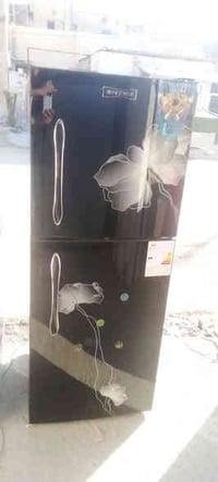 للبيع ثلاجه 10قدم سعر 100 مجمده 16قدم سعر 125 مجمده 13قدم سعر75  07714...