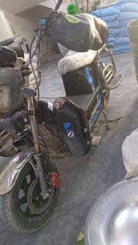 عندي دراجه جبلي للبيع بطارياتهه جديده والسعر 400قفل قفل👍الرقم 07886851...