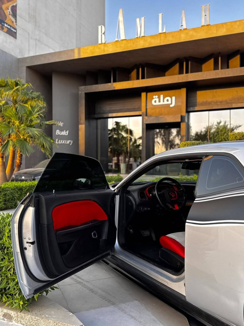 السلام عليكم للبيع فقط جالنجر R/T مودييل 2020  رقم اربيل سنوية بأسمي تحويل ثاني يوم مواصفات السيارة كامرة دوارة شاشة وسط حساسات امامي خلفي 
كشن السايق كهرباء  تشغيل عن بعد  السيارة حادثها جاملغات اماميه بسيط وربع الجاملغ الخلفي كلير  الاضافات  ع سيارة بنيد  ودعاميات هيلكات ويل كب نجمة خسفة قوية كزوز 3 انج من الطول للطول + داون بايب وبرمجة ايكل  وهواي كماليات عليها بعد 
السيارة معروضه 168 وبيها مجال بسيط  للشراي 
للاستفسار ***********
