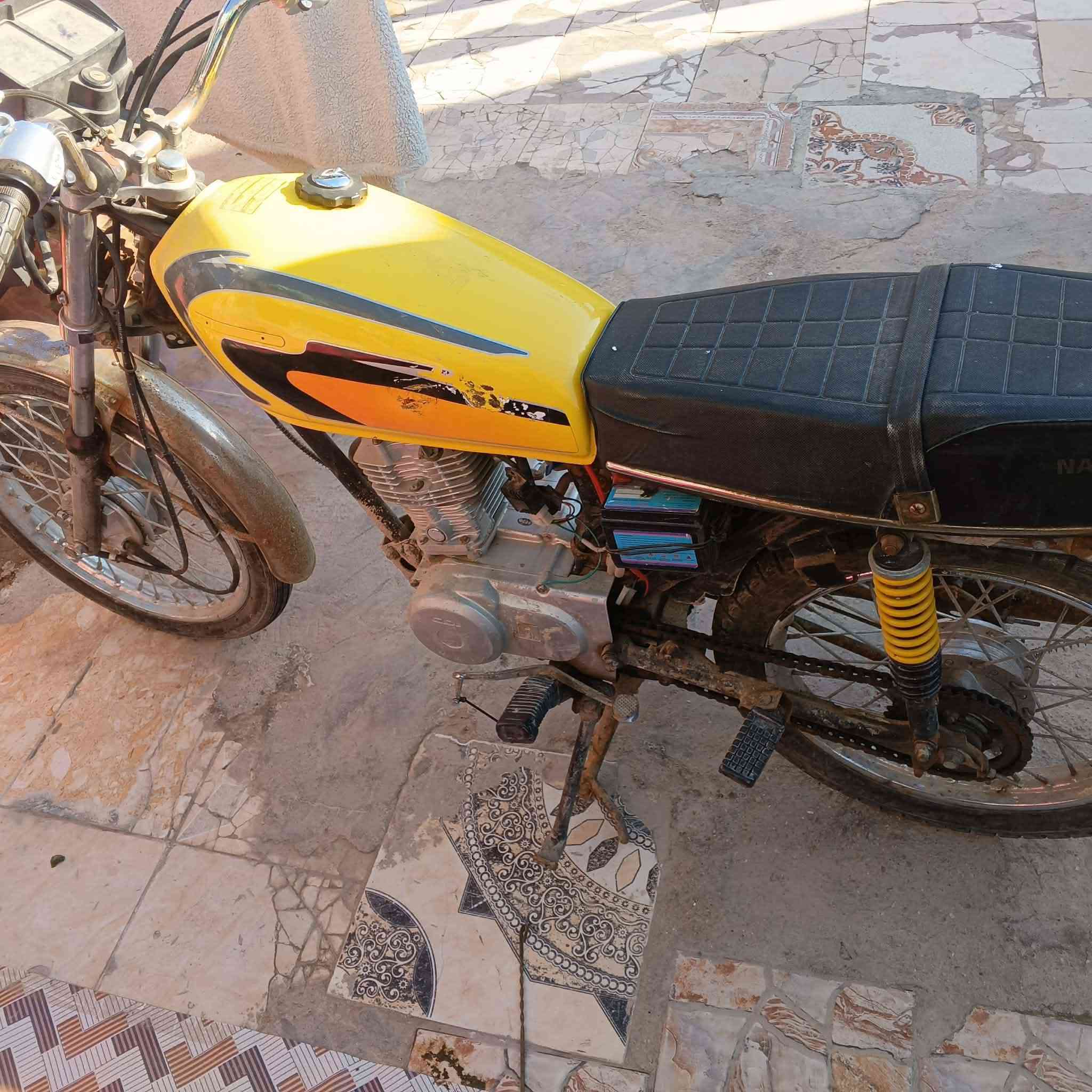 سلام عليكم يراني أوراق اصولي نامه شلامجه دراجه مكينه خرسه هاي صوره  قديمه بس هسه بدلت غراض بيهه المكان كرمه علي السعر ٨٥٠   الرقم ***********
