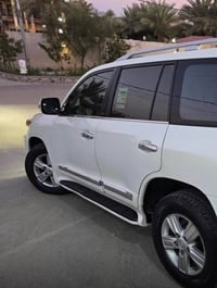 لاندكروز ٢٠١٢ ماشيه ٢٠٠ بيع او مراوس بيه صبغ بداية القمارة فقط صفحتين ...