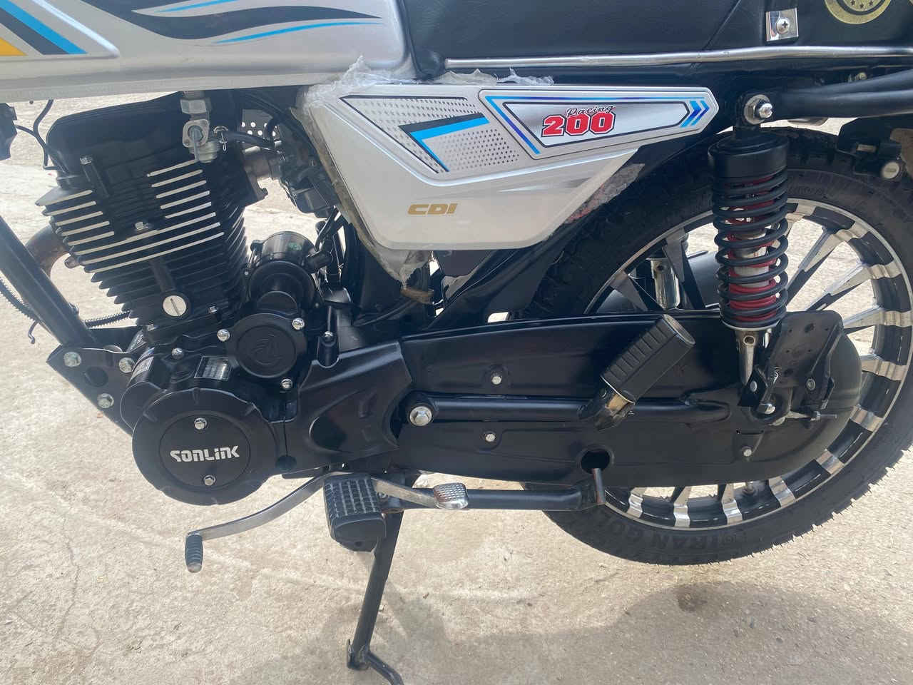 السلام عليكم دراجه سونك موديل 2025 اخت الزيرو اوراق مال شركه موجوده دفتر مالتها موجود ماشيه 1k مابيها نقص كامله  مكينه 200s كفاله دبلات اشاير كفاله  كلها الدراجه مكاني الدوره  سعرها 775 وبيها مجال
ه‍/ ***********
