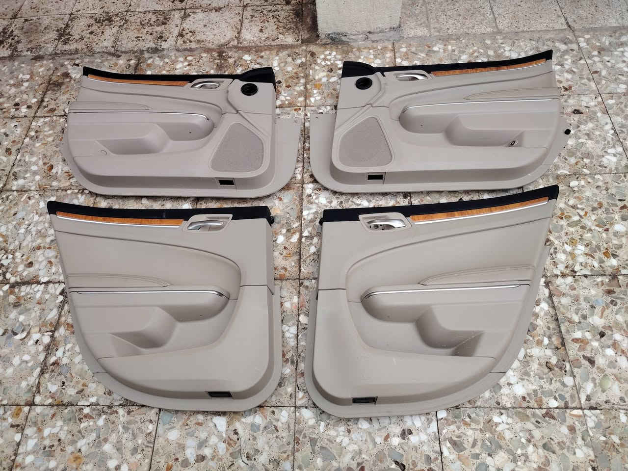 السلام عليكم
ابطاين أوباما 2014 بيجي مال حاوية كلش جديدات
السعر 200 الف
العنوان ميسان رقم الهاتف ***********
