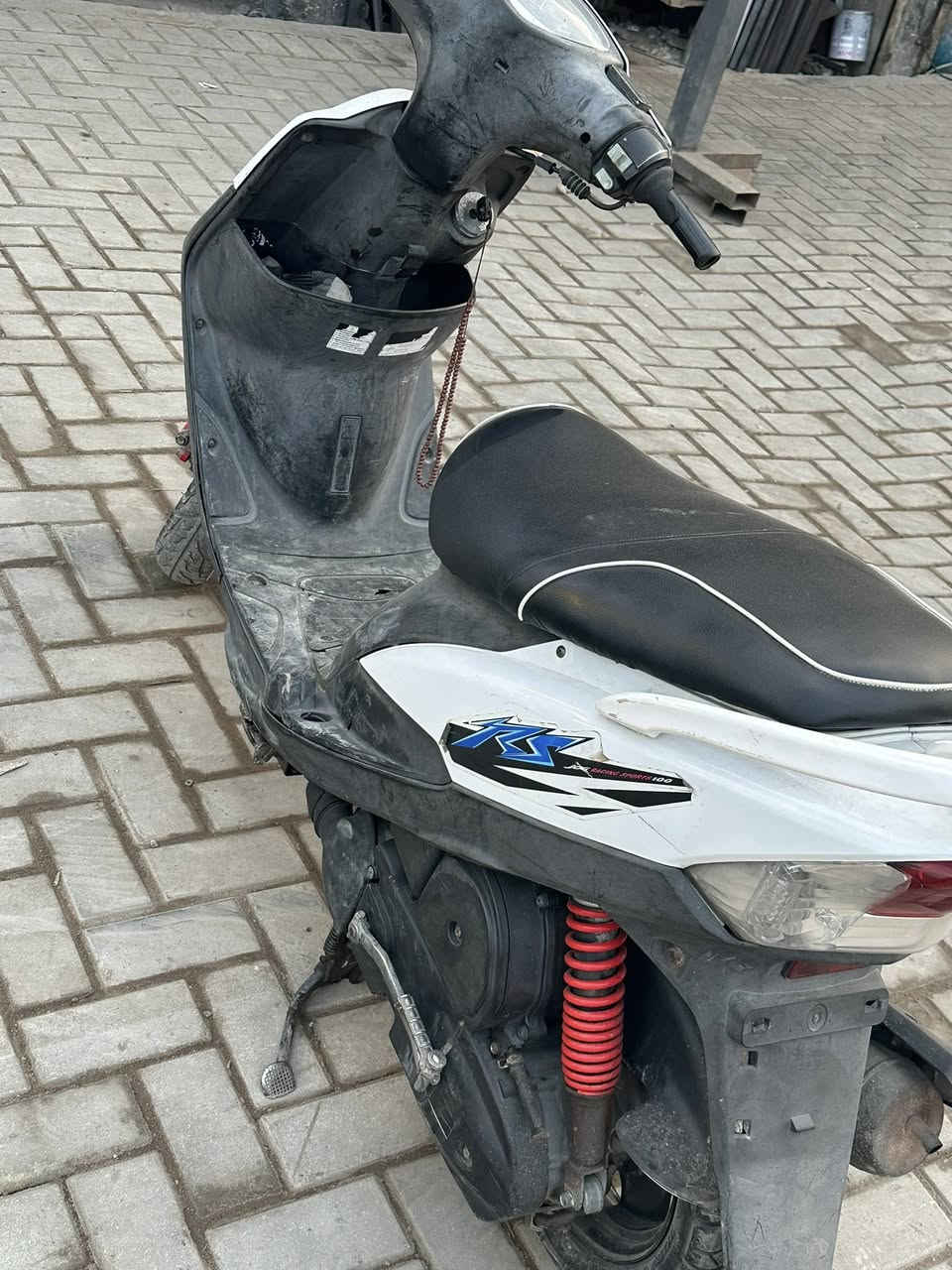 سلام عليكم شاب دراجه البيع مكفوله من مكينه من كلشي وكله بلاي  سعره 750  ولي حب يتصال ***********
