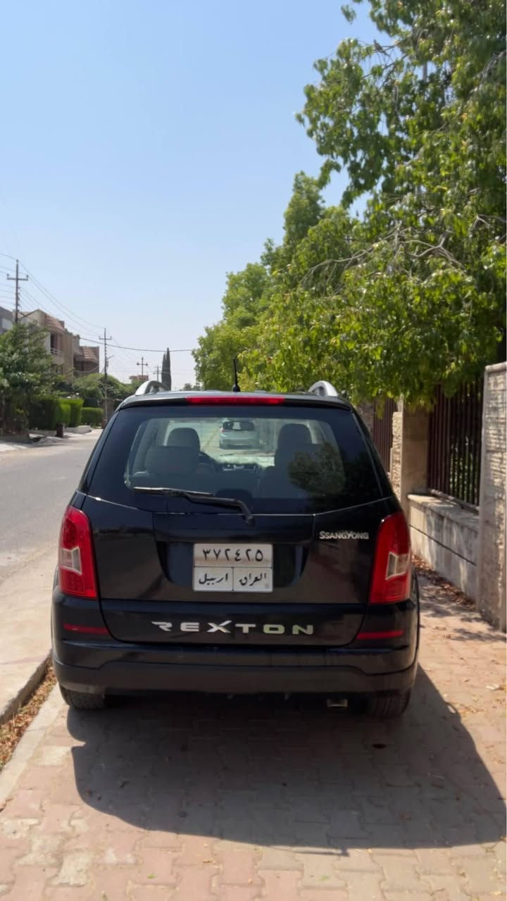 سانگیۆنگ ریکستۆن ٢٠١٥ فوول مواسەفات ماشاللەی دەوێت لە جوانی 
٣ رێز کوشین
مەکینە گەورەی شەش پستۆن
کوشین جلد و گەرم
تەبرید مەرکەزیە و زۆر موریحە 
سەیارەکە تەنها دوو دەست بووە و سەنەوی بەسەر چووە
هیچ سبوغی نیە تەنها هەندەک جێی ساردە کوتە
گێڕ و مەکینە و تەبرید بە شەرت و بێ عەیب
غەرامەی ٣٠٠ هەزاری لەسەرە دوای مەعامە دەگەرینمەوە
نرخی ١٠٨ وەرەقەو مەجالەکی کەم
*********** واتساب أربيل, العراق
