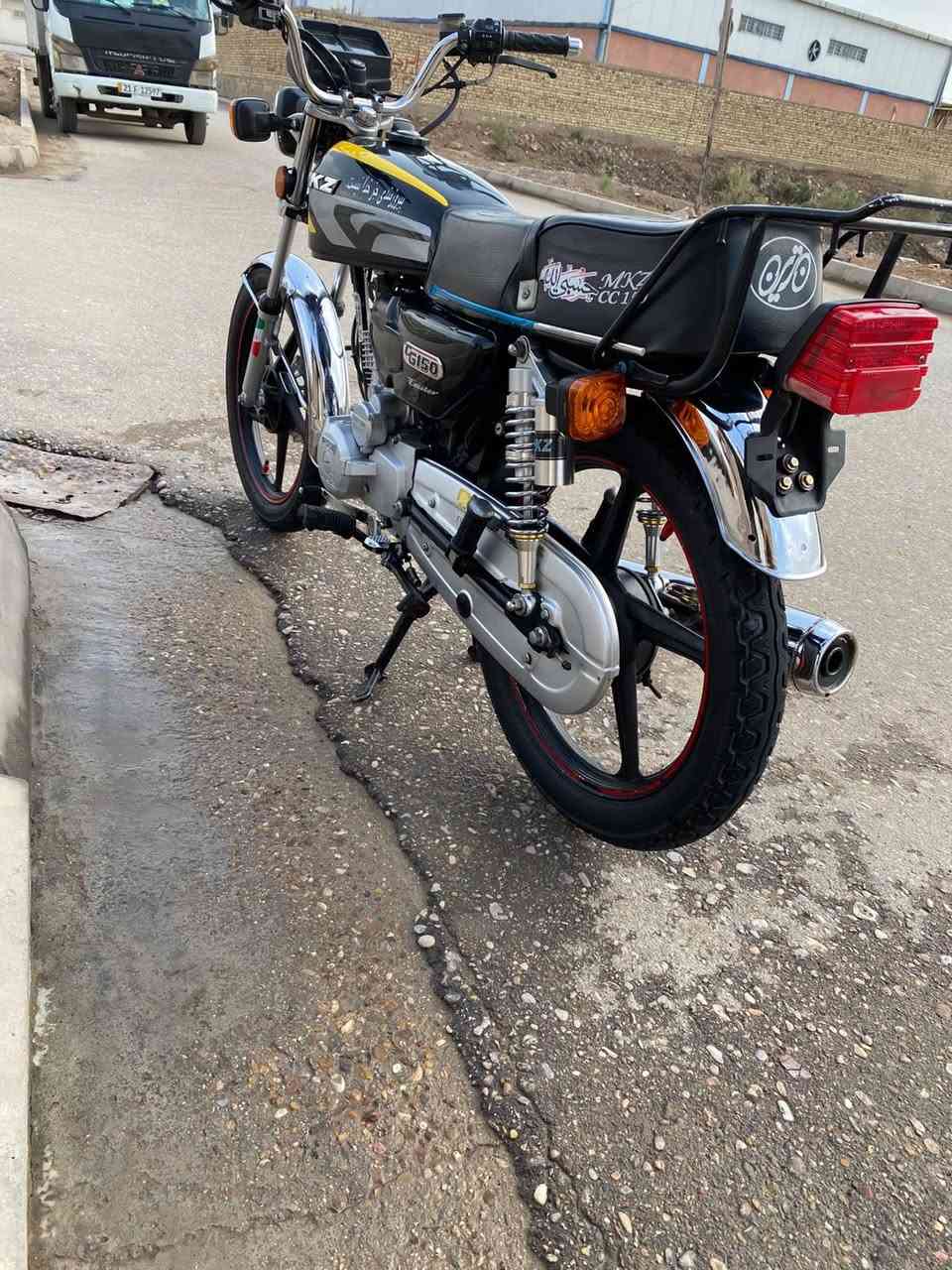 سلام عليكم دراجه M K Z مال ايران محرك  124   سلف  كهربائيات كلها شغاله مكفوله مكانها العماره للاستفسار اتصل ***********
