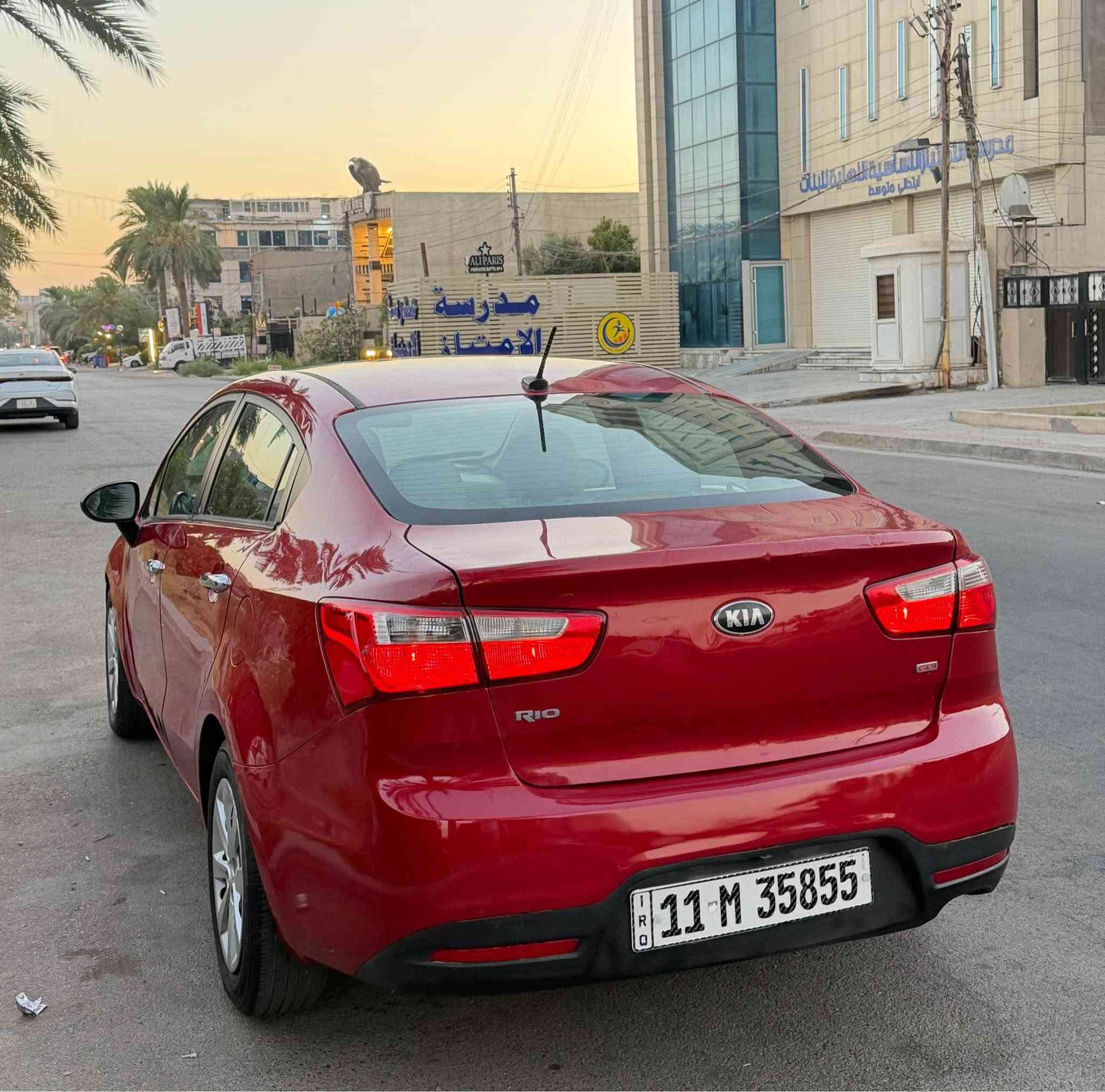 السلام عليكم للبيع كيا ريو 2014 وارد امريكي حادثة جاملغ و بنيد سطحي بدون دواخل بدون ايرباك ليبل واحد بدون تبديل صبغ جاملغين و بنيد + شبر بالجاملغ الخلفي مواصفات ( شاشة جبيرة كامرة - ٤ دسك - نضام ايكو - مانع انزلاق - تحكمات ستيرن + كروس - محرك 1.6 ) وباقي الموصفات المعروفة ماشية 88 الف فقط
محرك وكير مكفولات صدر تخم تاير تبريد كله جاهز 
رقم بغداد ب اسمي سنوية هزة ارقام كلهن جدد 
السعر 79 ورقة 
للاتصال *********** بغداد, العراق
