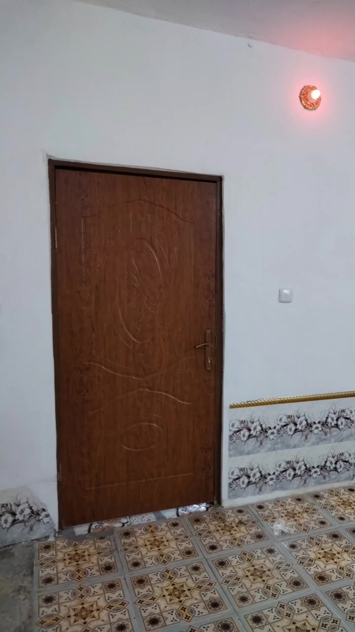 المو شراي ودوراسعار لاتخابر  
       …… .…………… 
بيت للبيع ( حواسم )
عنوان حي القاهره الثانيه  ( يتكون البيت من غرفه ومطبخ  وطرمه زغيره وحمام وتواليت مشترك البيت مال (عائله زغيره)   شراي وجاد يجي ويشوف بعينه افضل من الصور والفديوات اذا تحب تستفسر هاذ رقمي وبالخدمه  ***********
