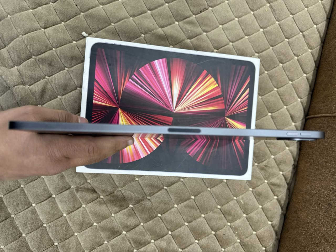 السلام عليكم شباب عندي ايباد M1 ذاكرة الجهاز 128 حجم الجهاز 11  نضافة الجهاز 90/100 سعر الجهاز 575 وبي مجال بسيط 
مكاني بغداد مدينة الصدر 
للحجز والاستفسار /***********
