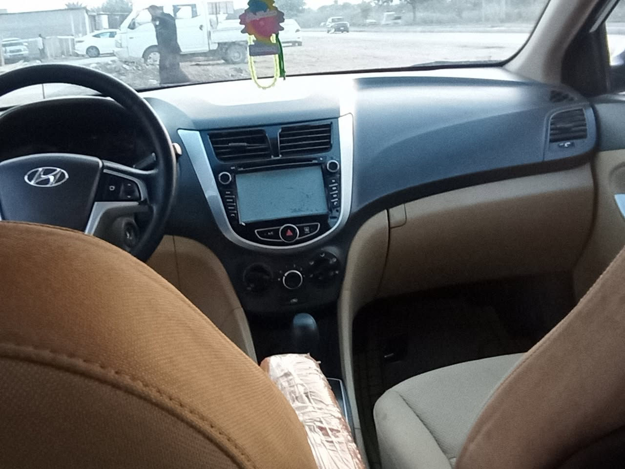 السلام عليكم 
للبيع اكسنت2014 خليجي كامل مواصفات كفاله عامه 
للأستفسار الاتصال عالارقام 
*********** /***********
