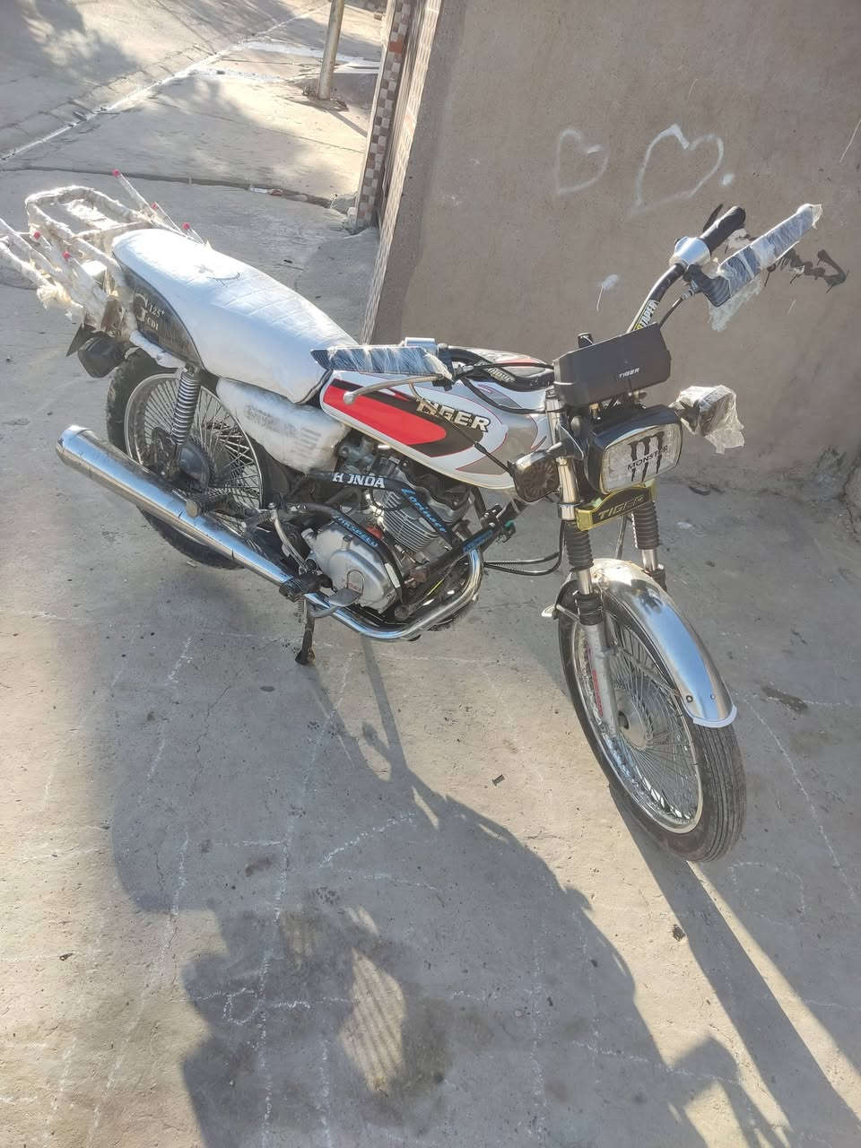 تايكر ٢٠ للبيع شرط مامفتوح مكينه خرسه وايرمنيه شغاله  منفيس موجود سعر 550 وبي مجال متواجد خاص او اتصل عل رقم ***********
