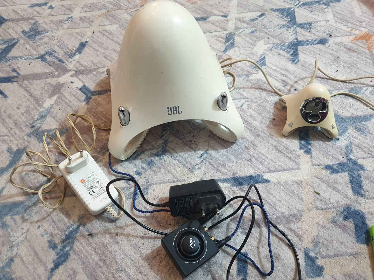 مضخم jbl مع تك سماعة مع المحولة مع بلوتوث ومحولة وكيبل اوكس  السعر ٢٥ الف مكاني بغداد الاعظمية  قرب قصر بلاسم ***********
