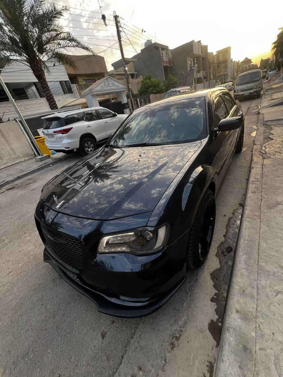 اوباما موديل 2018 
وارد كندي 
مواصفات s 
. ماشيه 100 الف كيلو متر 
كلين 

فول مواصفات 

فتحت سقف بانوراما 
كشن كهرباء عدد 2 
كير ماوس 
لد نهاري خلفي لايت زينون عالي وناصي اصلي 

حساس خلفي امامي 
شاشه لمس تبريد شاشه 
بصمه تشغيل بصمه ابواب تشغيل عن بعد 
كشن خزن ميموري 
ستيرين كهرباء 
ترحيب عند الاقتراب 
نقطه عمياء توقف ذاتي 
تبريد امامي خلفي 

السيارة نضيفه جدا 

مكان السيارة بغداد الكرخ 

***********
