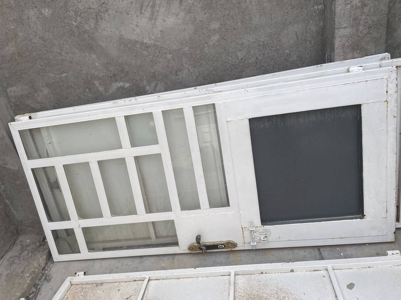 السلام عليكم اربع بيبان حديد درجة اولى يعني مو سوكي ثقيل جدا مستعملات للبيع رقمي ***********
