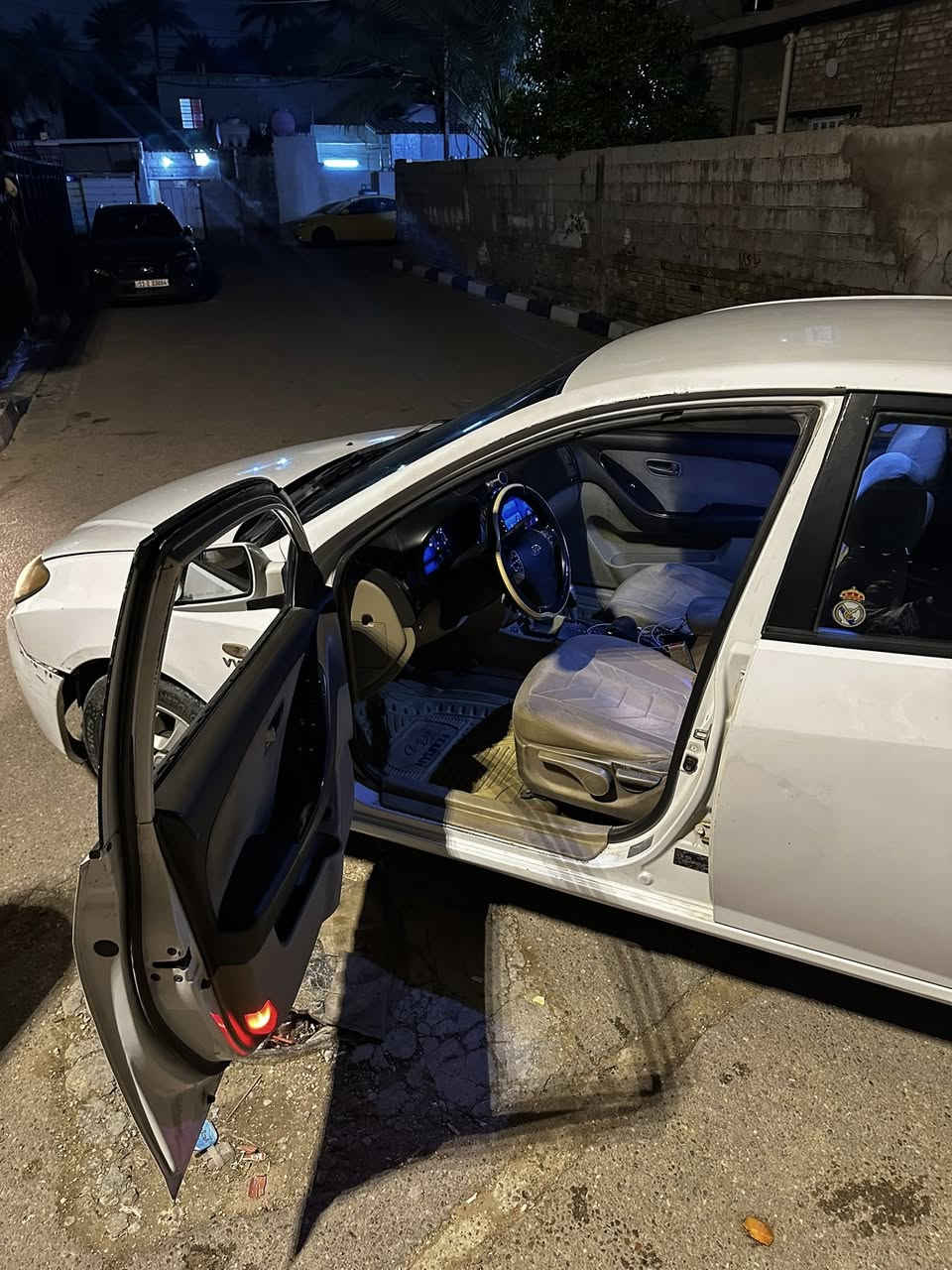 افانتي 1600
2007
نقصها صدر امامي وماصدات وداعميه فقط 
تكم مال الباب الجوه مصبوغات ثنينهن وبيها جاملغ خلفي 
80وبيها مجال قليل مكاني بغداد الزعفرانيه 
كير ومحرك مكفولات 
***********
