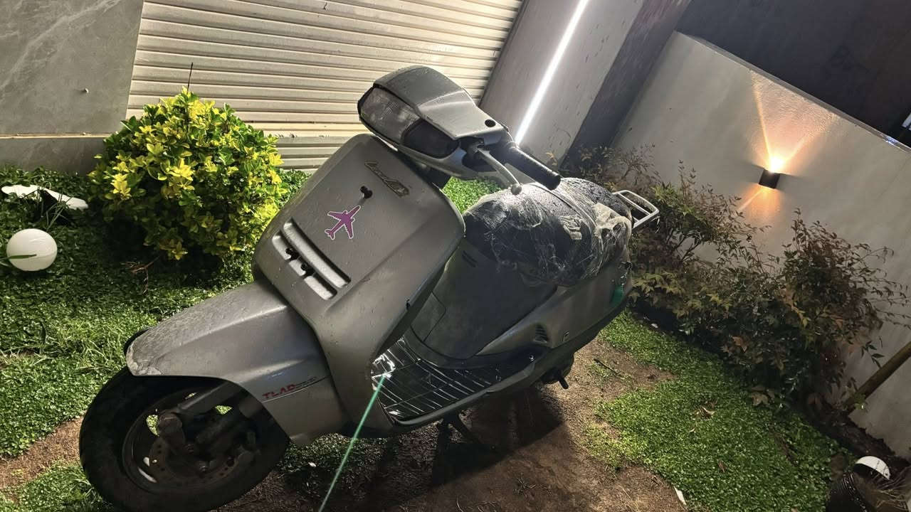 سلام عليكم اخوان هوندا ليدي 100 للبيع نواقصها بسيطه كلش بس شكل خارجي لايت خلفي وشخوط بسيطه مكينه مكفوله وجديده وبشرطططط سعرها 400 وبيها مجال للشراي للستفسار واتس اب ***********
