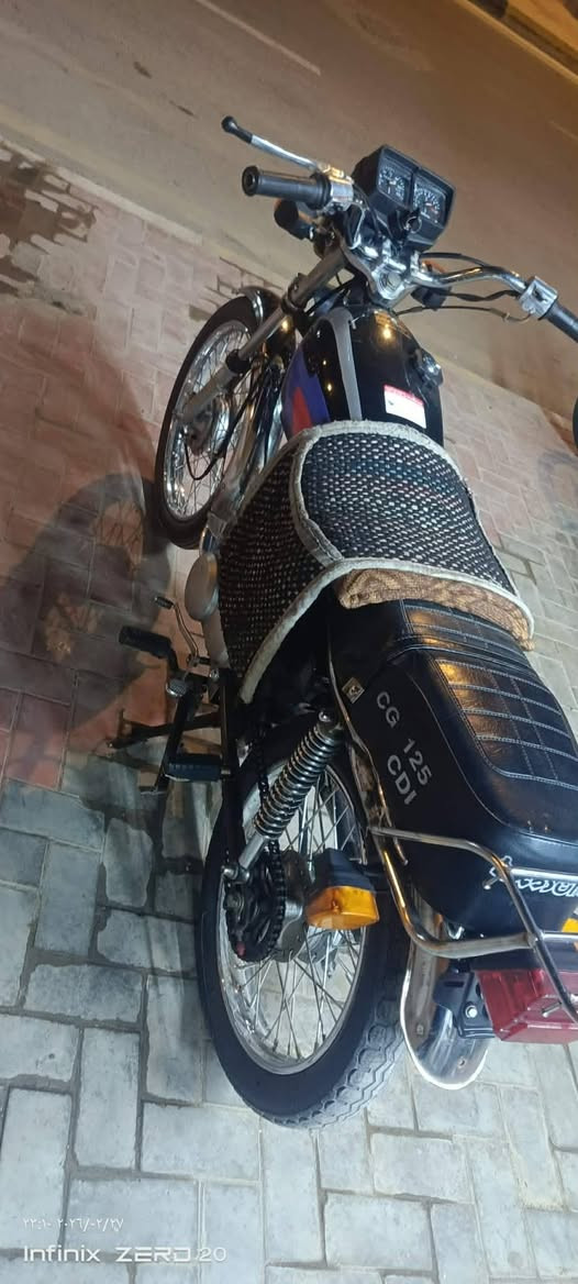 السلام عليكم 
الحلال للبيع شاصي١٧ والاغراض كلها٢٥
اليحب يقتنيها يدلل اتصال او الخاص مفتوح والواتساب مفتوح***********
