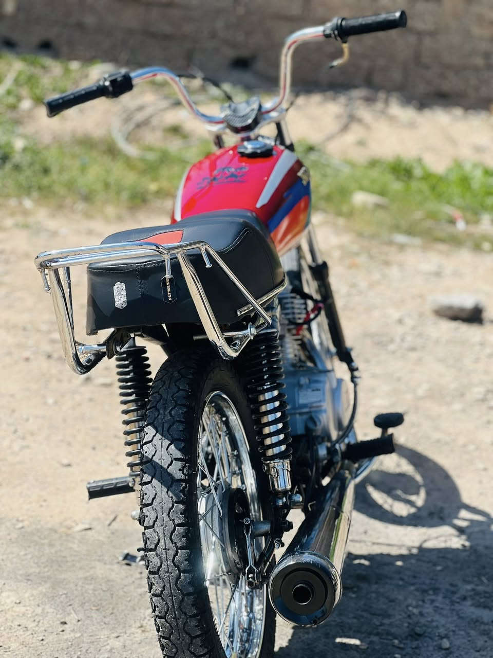 السلام عليكم دراجه تعمير
كله 26 شاصي شلامجه اصلي 
مكينه رابيدو 
دراجه مفوله 
***********
