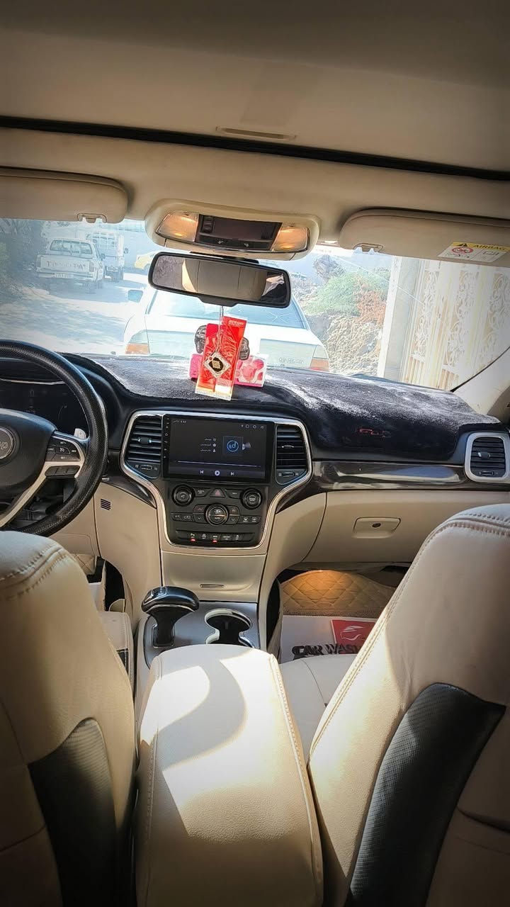 جيب لاريدو موديل 14 خليجيه مكفوله ماعده باردات قليله مواصفات لاريدو تشغيل عن بعد -فتحه -حساسات خلفيه- حساسات جانبيه -اشاير بل مري -وبيها هواي مواصفات ,سياره حلوه مال جناي واحلى  من صور سياره جاهزه  وسونارها موجود 
***********
العنوان ذي قار
