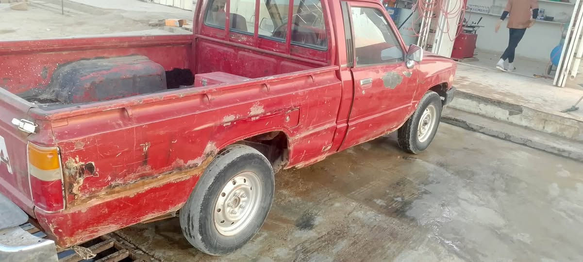 سلام عليكم تيوته لبيع فقط كير ومحرك شغال لا تنقيص ولا تبخير 18ورقه وبيهه مجال عندي وكاله خاصه بيهه فقط ورائعيهه بغداد الي ادري  مكاني سامره رقم صاحبه  ***********
