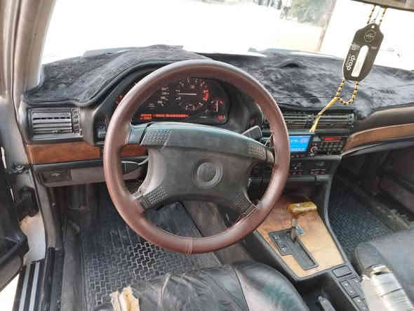 سلام عليكم بلا زحمه عليك اقرأ المنشور زين وخابرني وبيك خير ودلل BMW موديل 1993 رقم بغداد باسمي اني وكال او تحويل حاضر مكينه حداديه تايرات كفاله بس الگير اذا بارده السيارة ثكيل بس تشتغل شويه طبيعي سلايت شغال كهربائيات ماكو اي جطل كله شغاله تبريد شغال منظومة مي جديده مال جناي مو تلزيك السعر 45 وبيه مجال ***********
