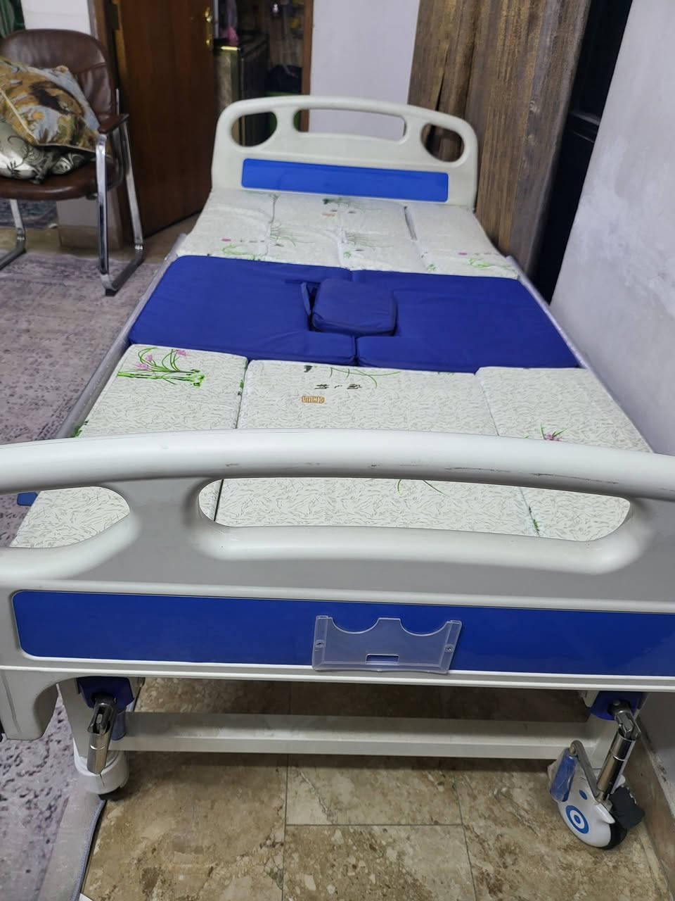 السلام عليكم بيع سرير طبي مستعمل استعمال كم يوم نظيف جدا يعتبر جديد السعر ١٥٠ الف المكان بغداد الاتصال ***********
