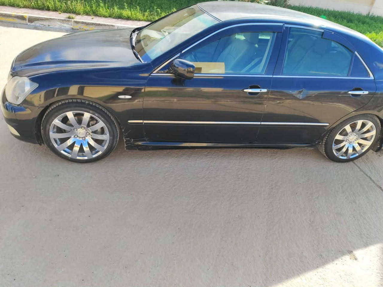 سلام عليكم
شاهينه كراون للبيع 
مديل 2005 اصل 
سياره ادوات وحاجز الهاا استماره تسجيل ✔️
سياره. لون اسود جاهزه من كلشي 
مكينه وكير وحداديه كفالـه 
كهربائيات كلهاا شغاله 
ملاحظه السياره بيه كص 
السعر 45 وبيه مجـال 
العنوان: الدوانيـه 
الاستفسار اتصال على الرقـم ***********
🔹غير متواجد على الفيس
