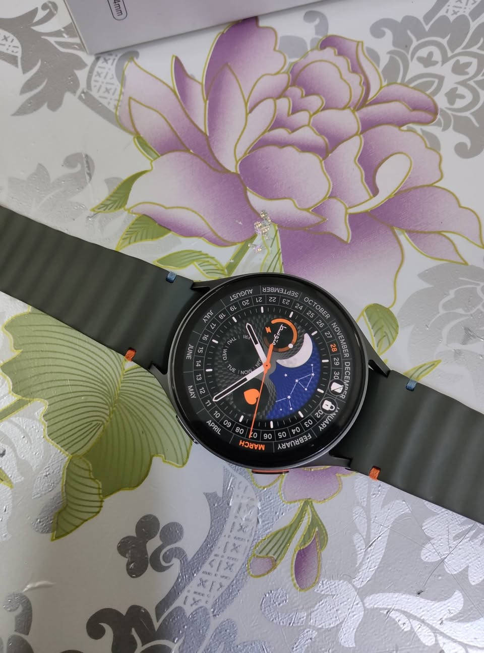 السلام عليكم ورحمة الله وبركاته ساعه  Samsung Galaxy watch 7 44mm للبيع نظافه %100 صارلها 3 اشهر استخدام  والشاشه والحواف بدون قطره شخط وبيها لاصق حمايه للشاشه مع كامل الملحقات والكارتونه بسعر 170 قفللل مكاني بغداد حي الجهاد للتواصل واتس ***********
