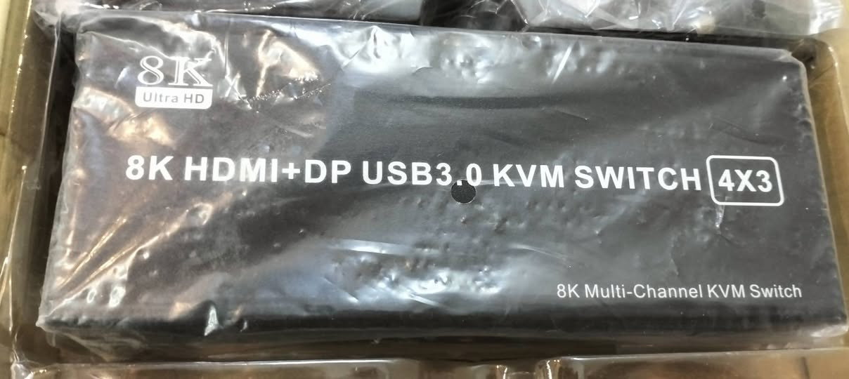السلام عليكم ... يوجد توصيل...
الي يخدمة ينطي سعر ...
هذا الجهاز هو محول KVM (KVM Switch) يدعم دقة 8K، ويسمح بالتبديل بين عدة أجهزة كمبيوتر.إليك أبرز مواصفاته بناءً على الصورة:نوع المنافذ: يدعم كلًا من HDMI و DisplayPort (DP).منافذ USB: يحتوي على منافذ USB 3.0 السريعة لمشاركة الأجهزة الطرفية (مثل الماوس والكيبورد) بين الكمبيوترات.الدقة: يدعم دقة تصل إلى 8K بمعدل تحديث 60 هرتز، أو دقة 4K بمعدل تحديث 120 هرتز.القدرة: يشير الرمز 4X3 على الأرجح إلى القدرة على توصيل 4 أجهزة كمبيوتر بـ 3


**إذا كنت صاحب هذا الإعلان وتريد حذفه لأي سبب، رجاءا أرسل رسالة إلى الدعم الفني**