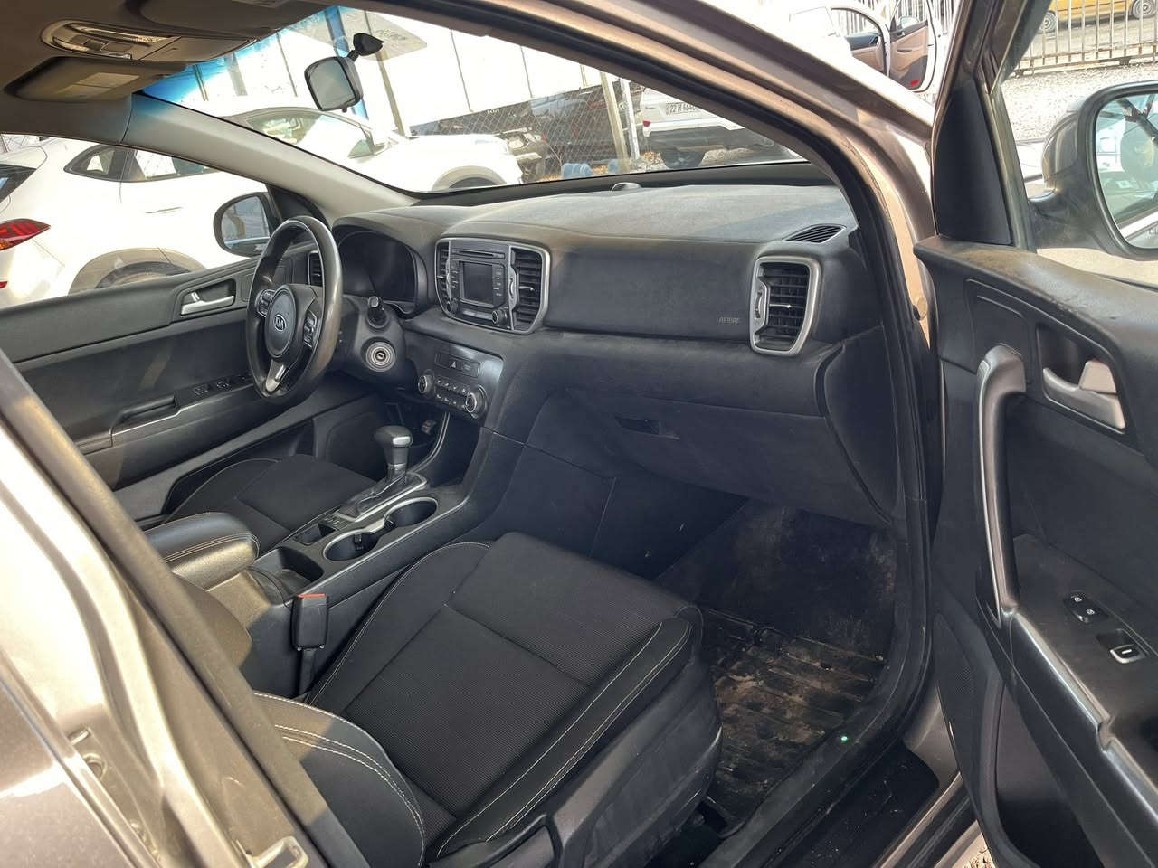 سلام عليكم كيا اسبورتج مديل 2018 وارد أمريكي 🇺🇸 حادث سياره البنيد فقط والباقي كفاله عامه من كلشي مكينا وكير وحداديه وتخم تاير كله شرط مكان الديوانيه رقم ***********سعر 150وبيها مجال
