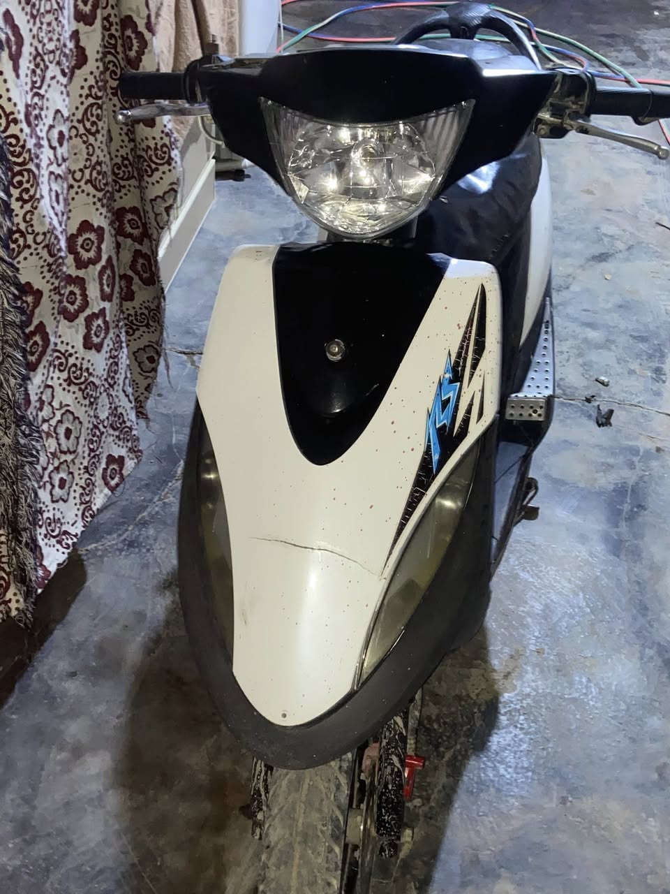 ماكس عدله 
٥٥مزوده 
قايش جديد  وخرز
كلوب مازده كامل 
باتري جديد بلكارتون. البارحه بدلت دهن 
كلجات رياضي 
كفرات مختمه 
 شلعه ومعدل (اذا مو شلعه ترجع )
 السعر ٣٥٠وبيها محال حك الجيه وهلا بلشراي


**إذا كنت صاحب هذا الإعلان وتريد حذفه لأي سبب، رجاءا أرسل رسالة إلى الدعم الفني**